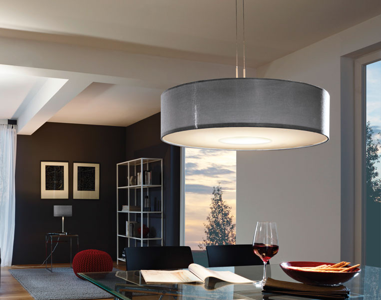 Height-adjustable pendant light above the dining table ROMAO 95348